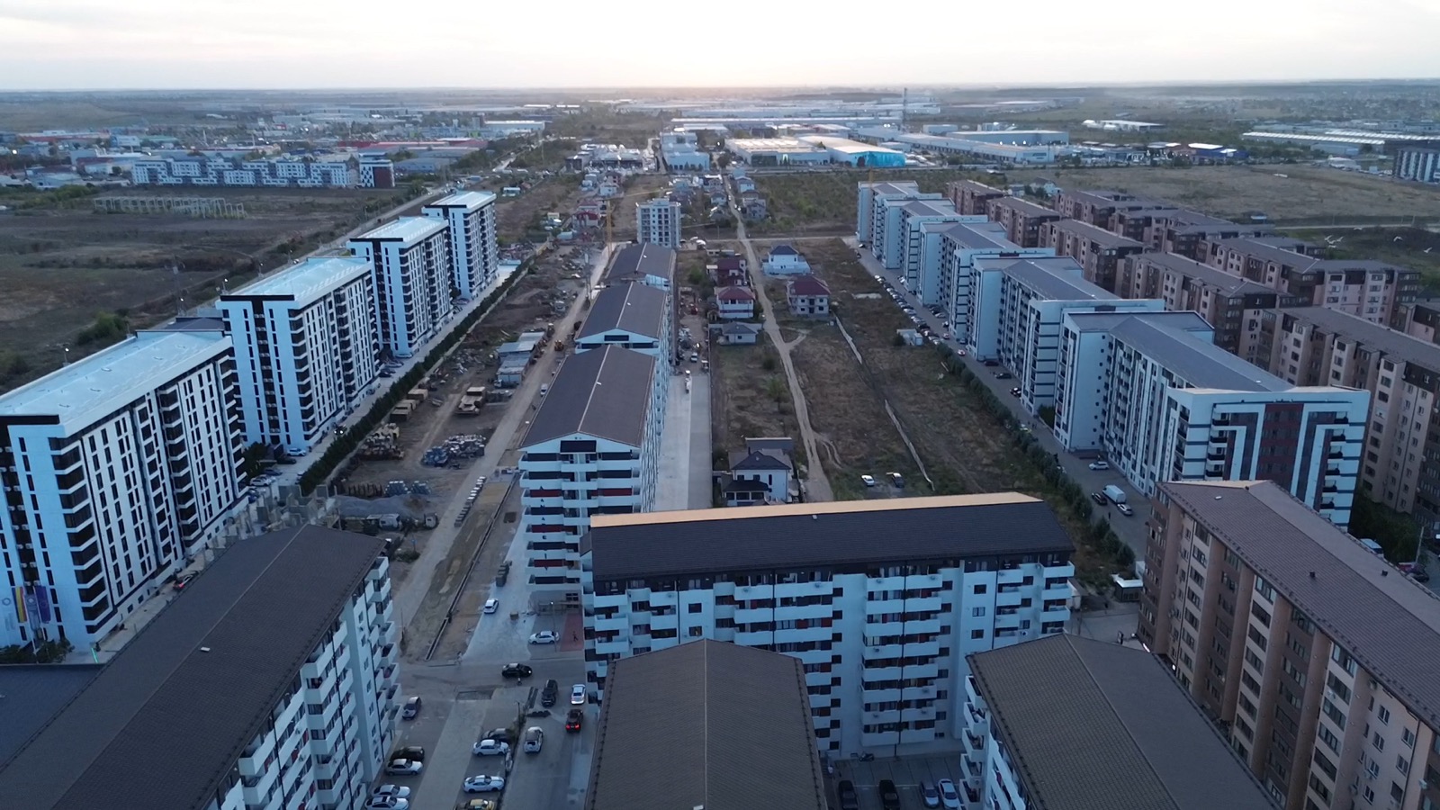 Imobile cu regim de înălțime D+P+7E, vedere aeriană