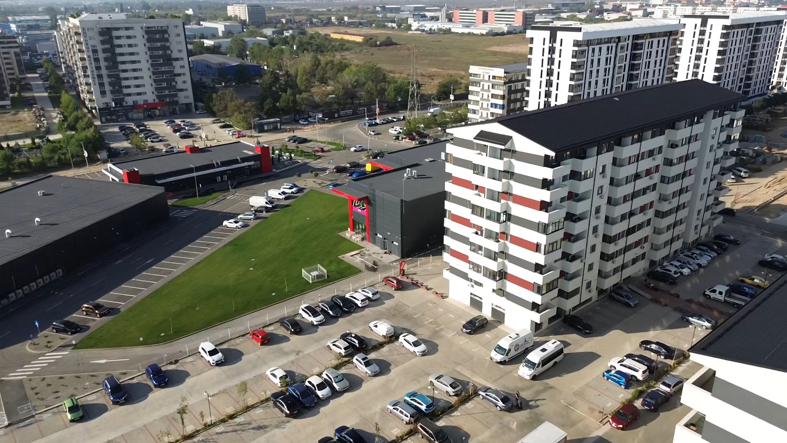 Ansamblul rezidențial la apus, vedere aeriană